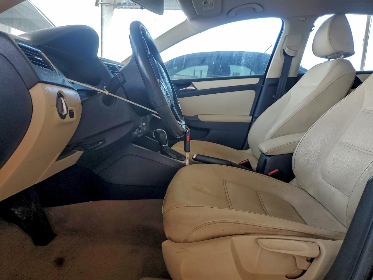 2011 VOLKSWAGEN JETTA SE photo 19