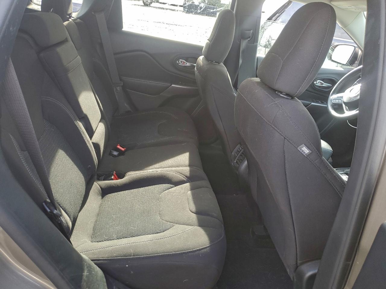 2019 JEEP CHEROKEE LATITUDE photo 11