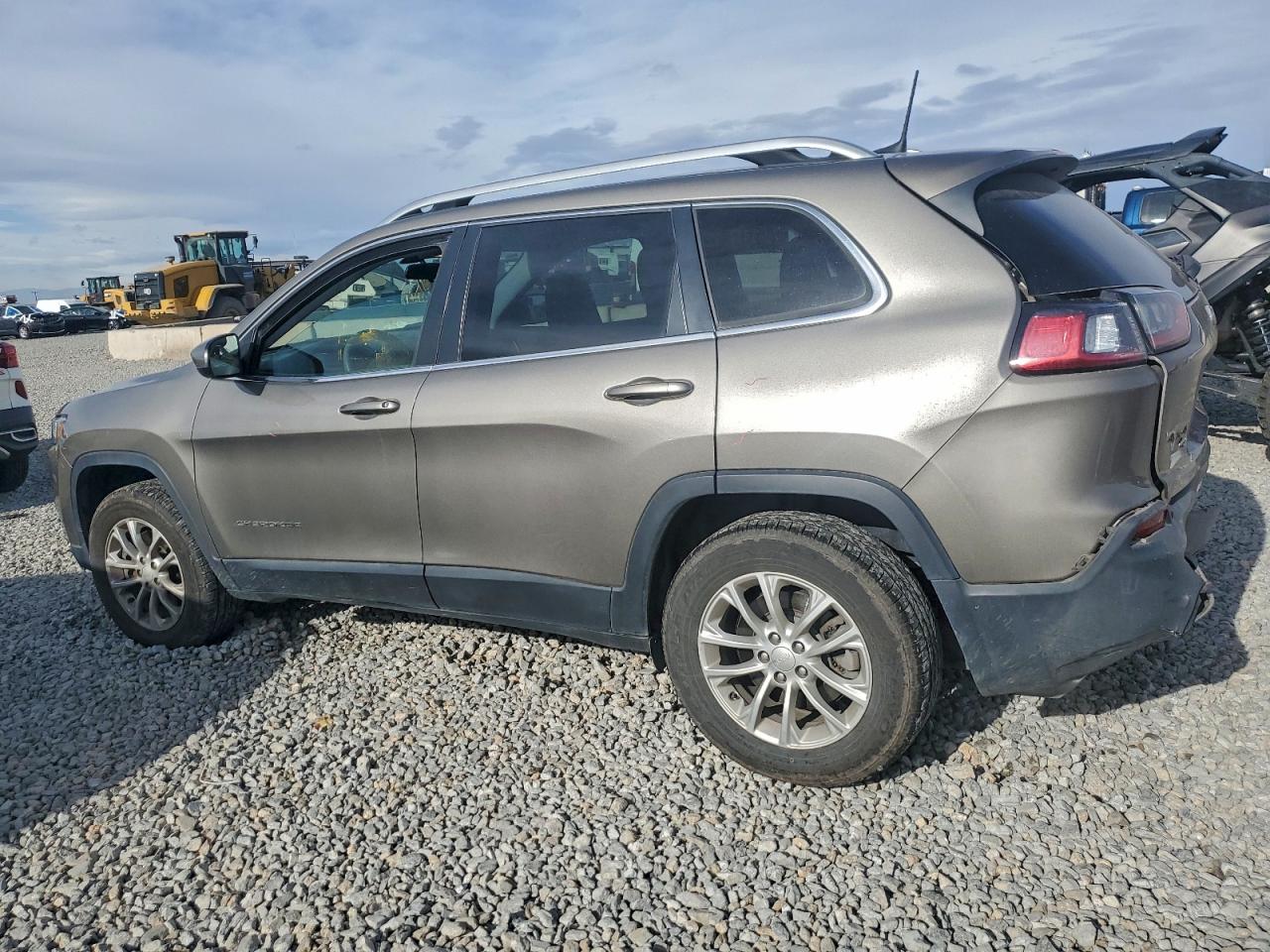 2019 JEEP CHEROKEE LATITUDE photo 2