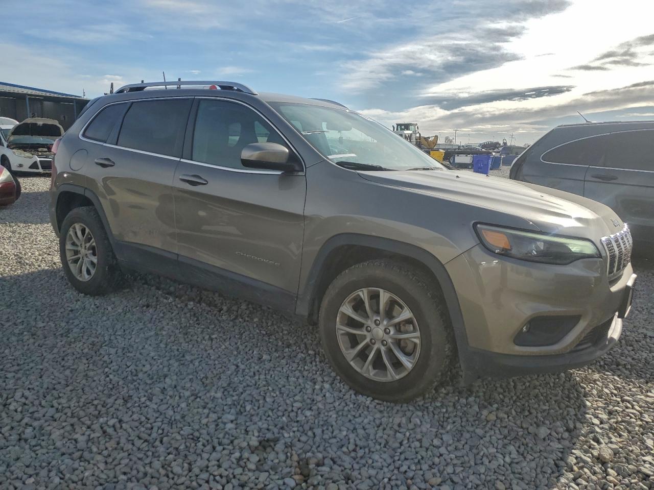 2019 JEEP CHEROKEE LATITUDE photo 4