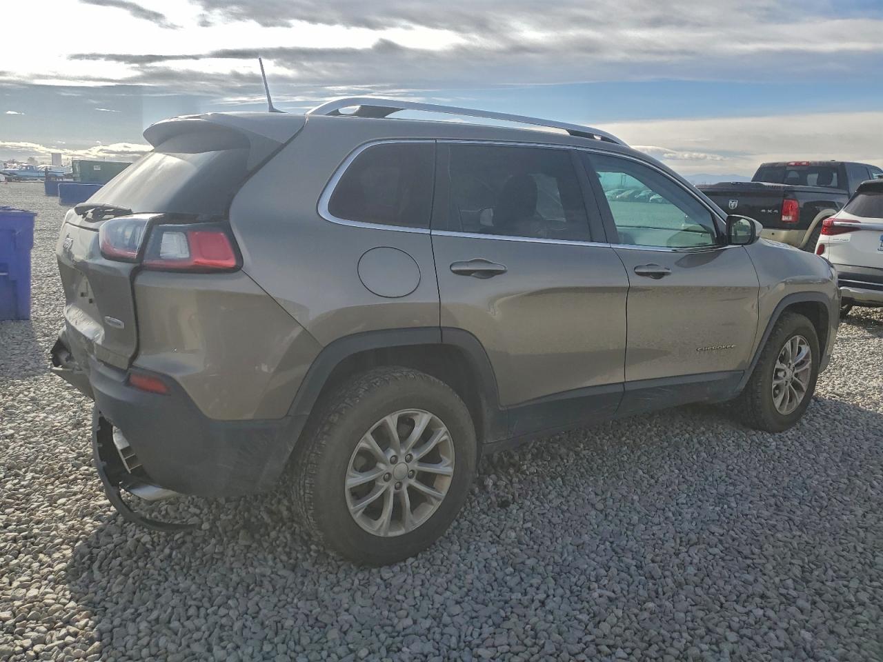 2019 JEEP CHEROKEE LATITUDE photo 3