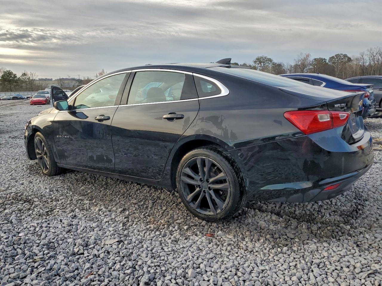 2023 CHEVROLET MALIBU LT photo 2