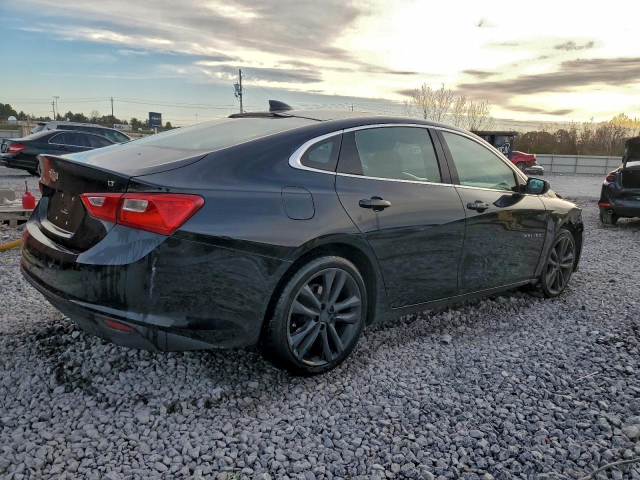 2023 CHEVROLET MALIBU LT photo 3