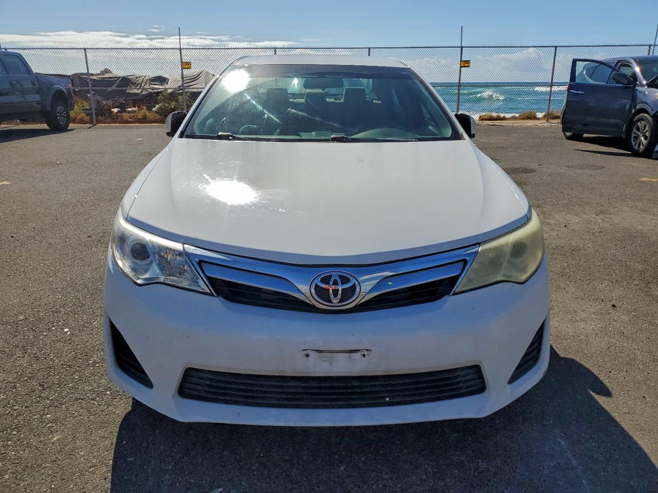 2014 TOYOTA CAMRY L photo 13