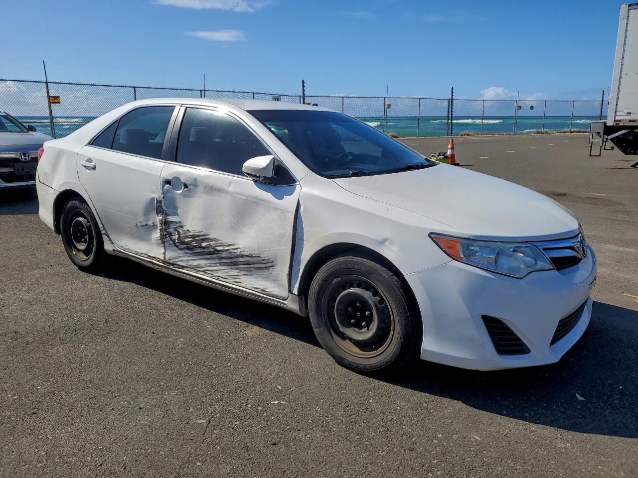 2014 TOYOTA CAMRY L photo 10