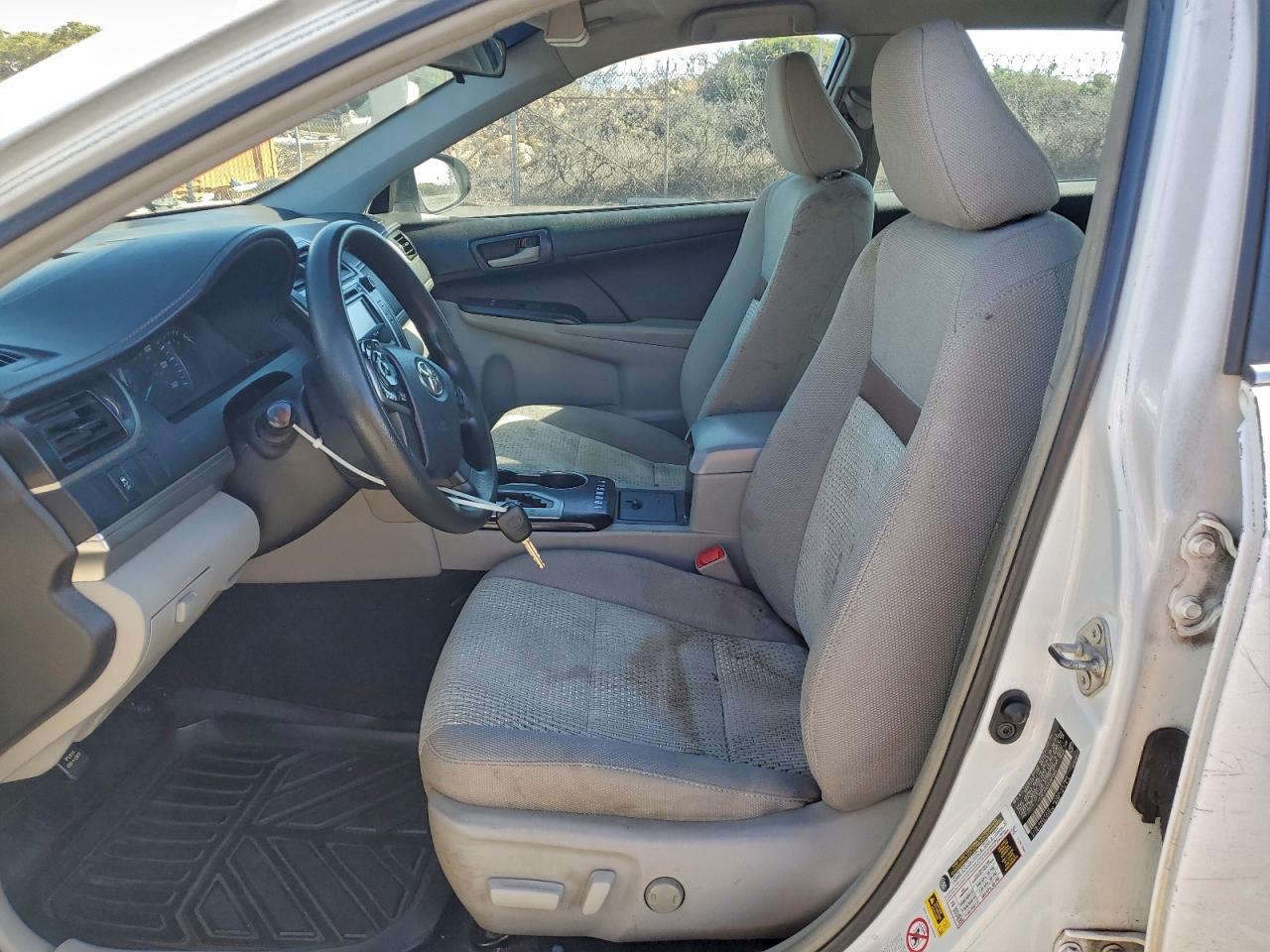 2014 TOYOTA CAMRY L photo 19