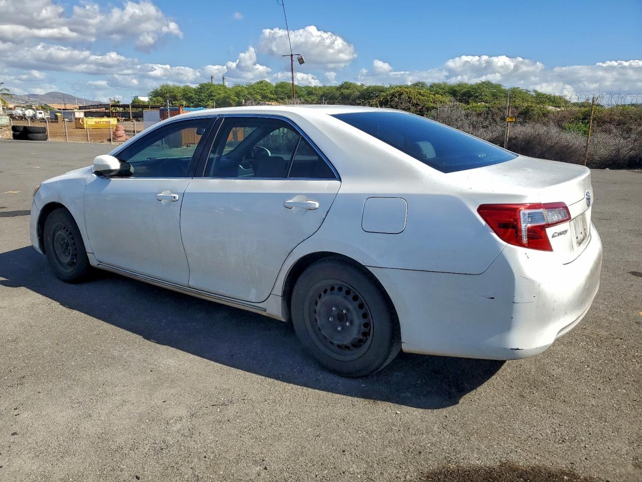 2014 TOYOTA CAMRY L photo 4