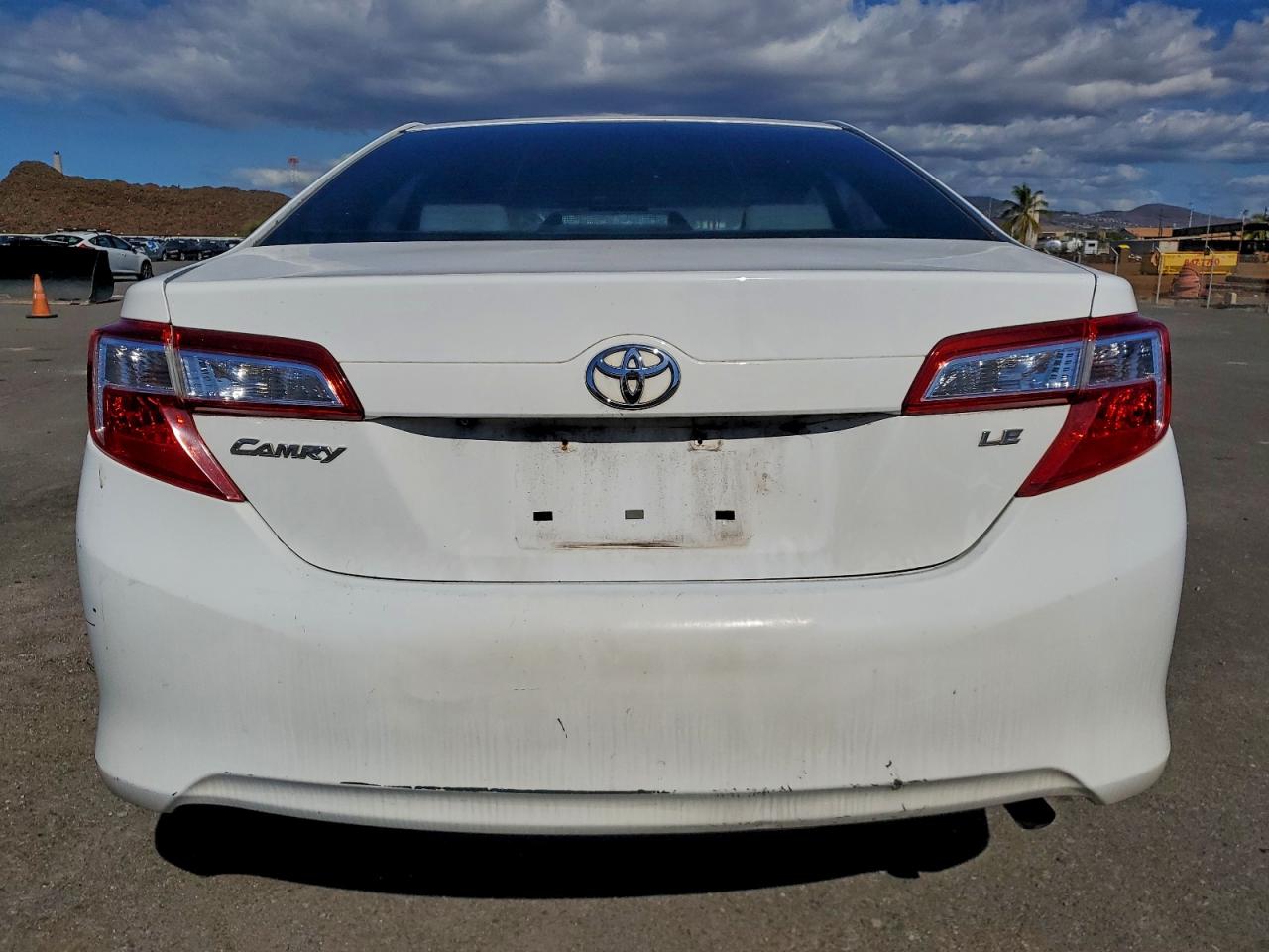 2014 TOYOTA CAMRY L photo 16