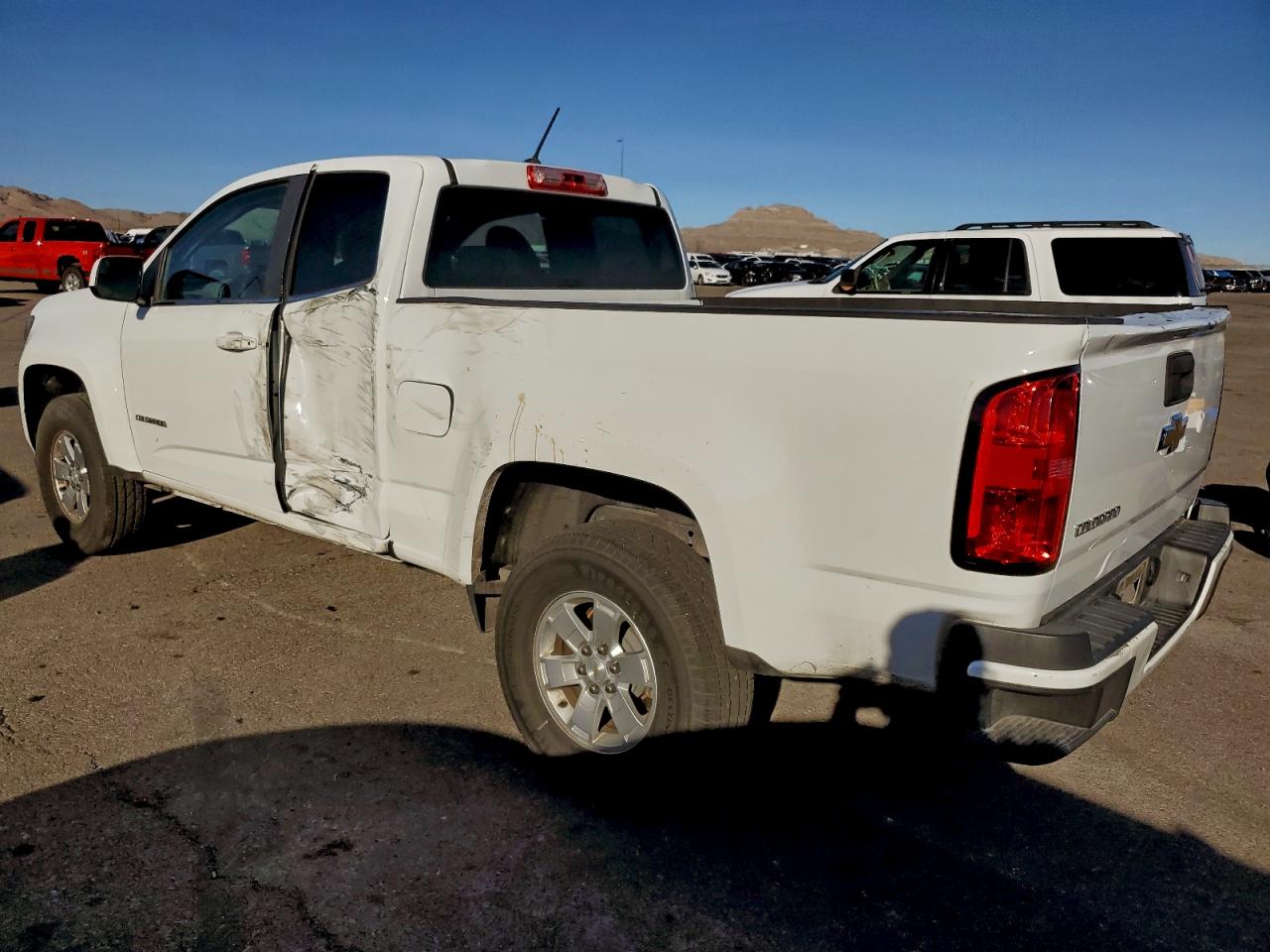 2019 CHEVROLET COLORADO photo 3