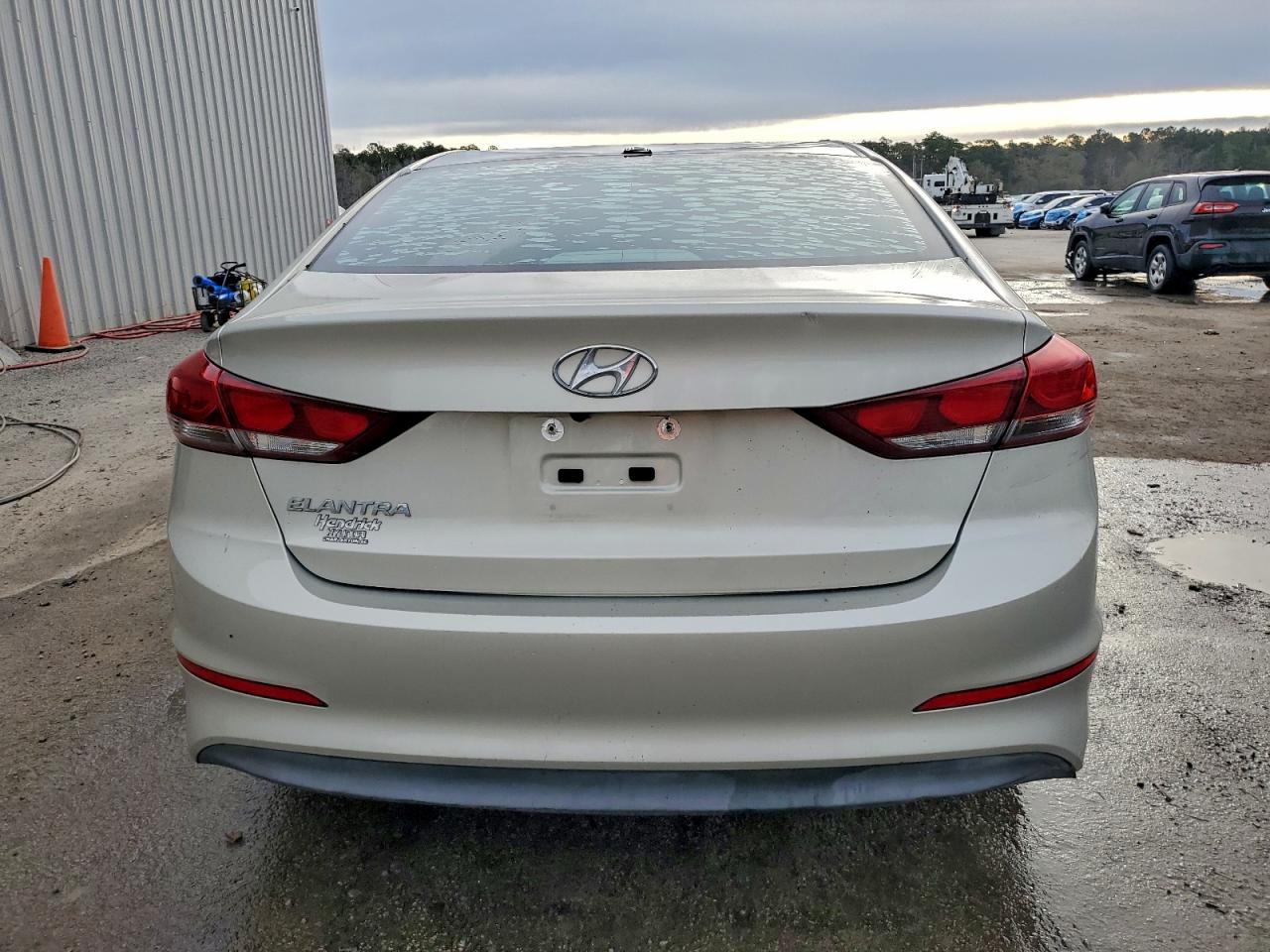 2017 HYUNDAI ELANTRA SE photo 6