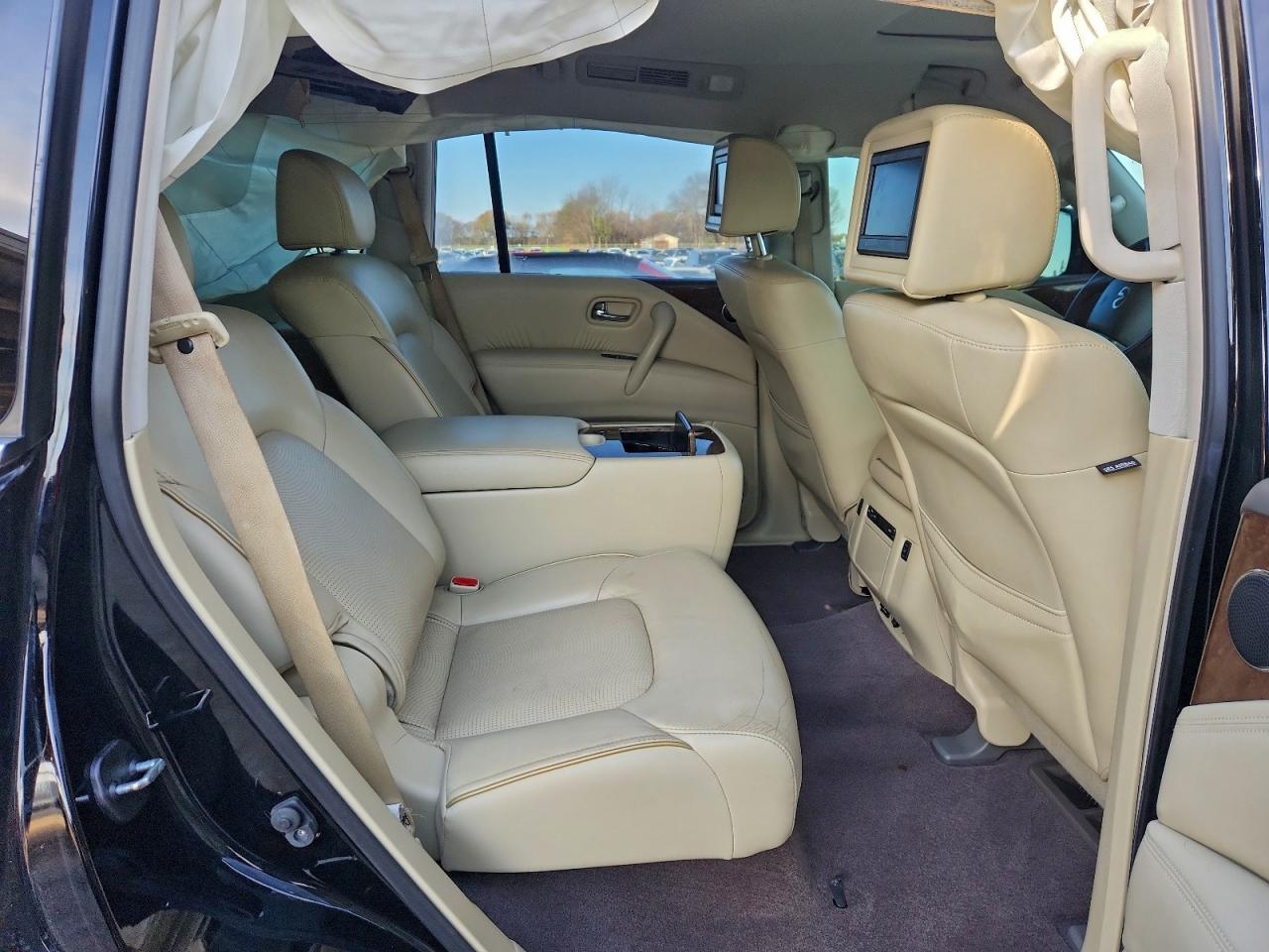 2017 INFINITI QX80 BASE photo 21