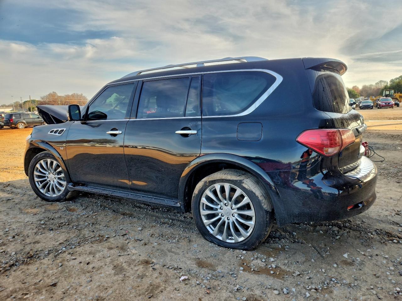 2017 INFINITI QX80 BASE photo 3