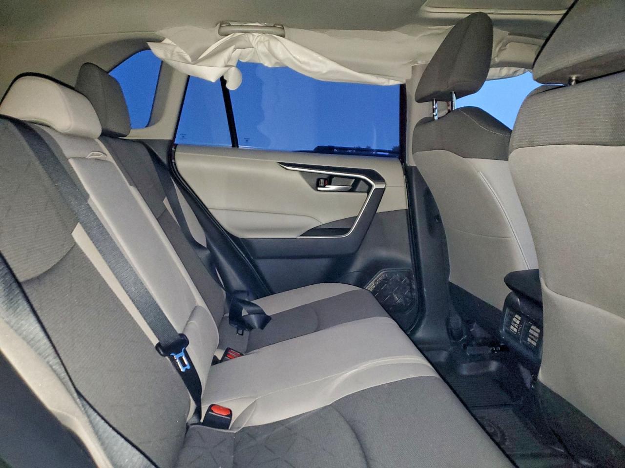 2025 TOYOTA RAV4 XLE photo 11
