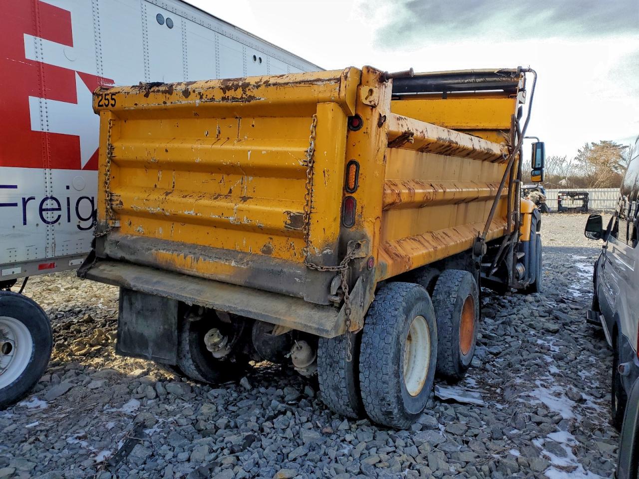 2012 INTERNATIONAL 7600 DUMP TRUCK photo 4