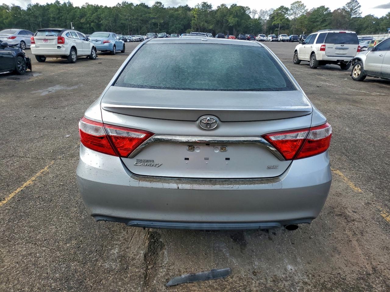 2016 TOYOTA CAMRY SE photo 6