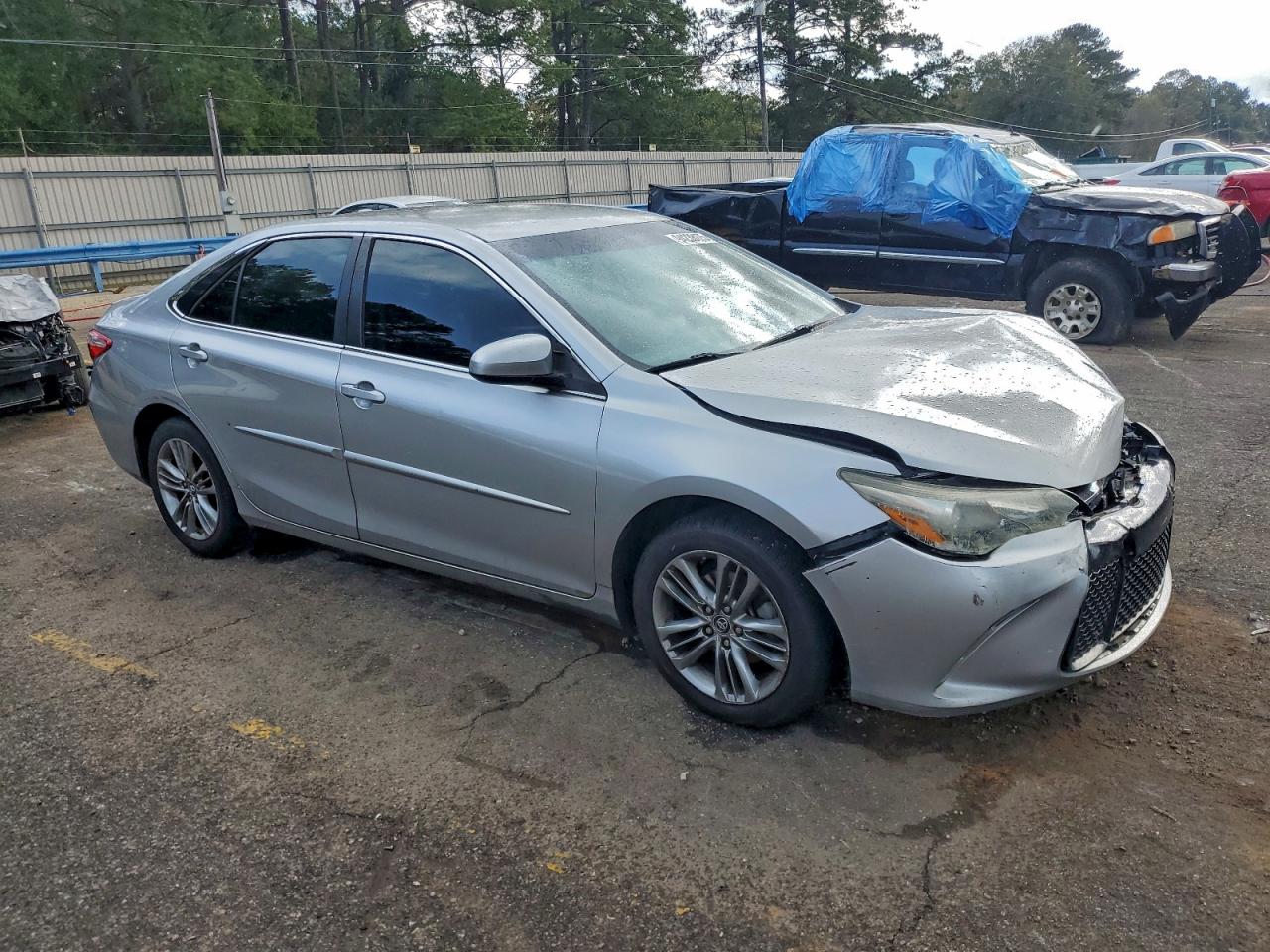 2016 TOYOTA CAMRY SE photo 4