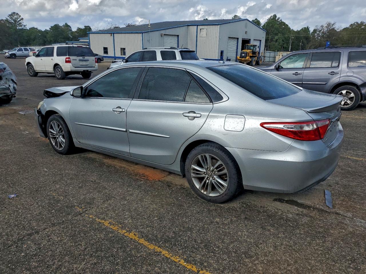 2016 TOYOTA CAMRY SE photo 2