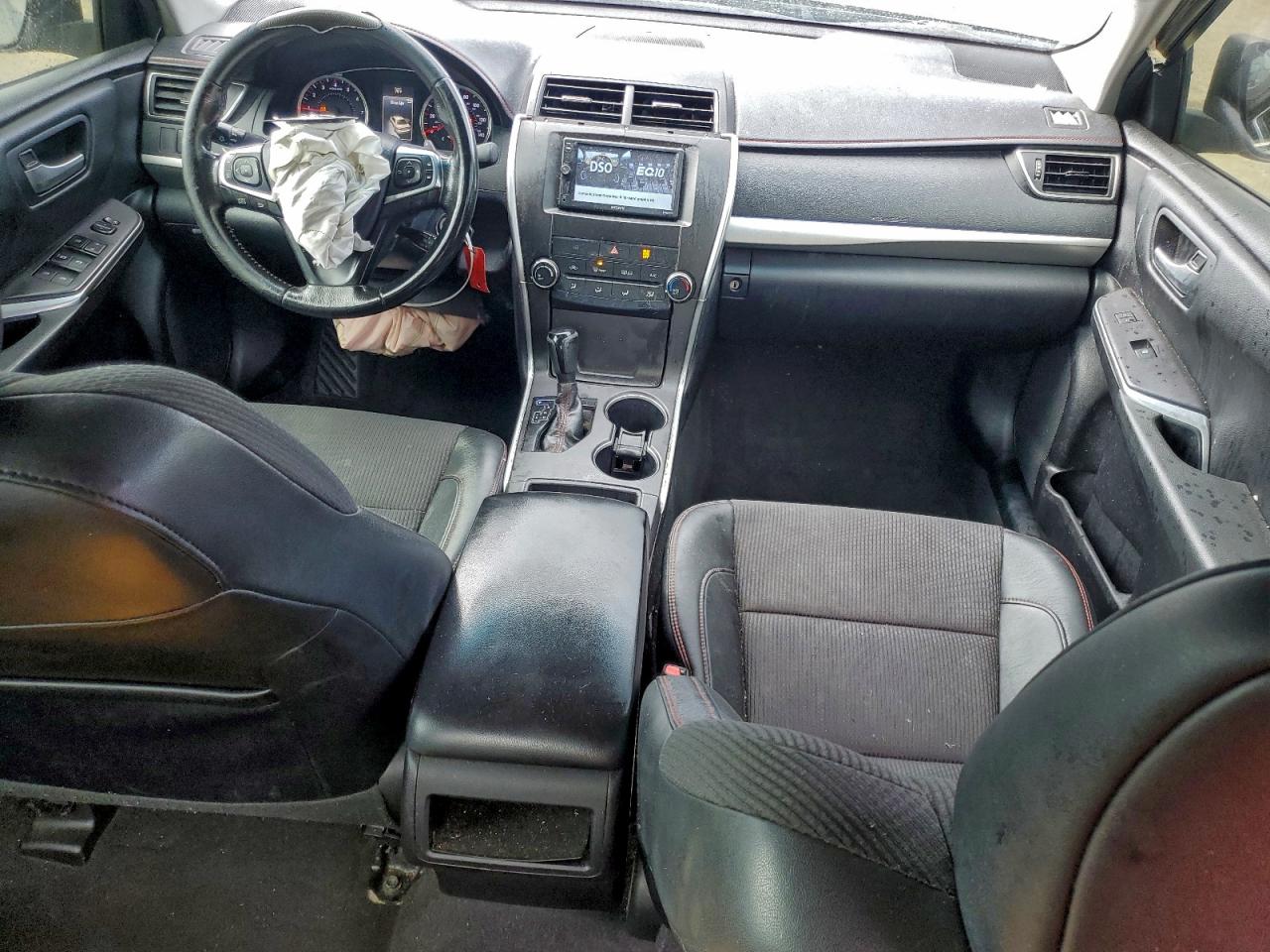 2016 TOYOTA CAMRY SE photo 8