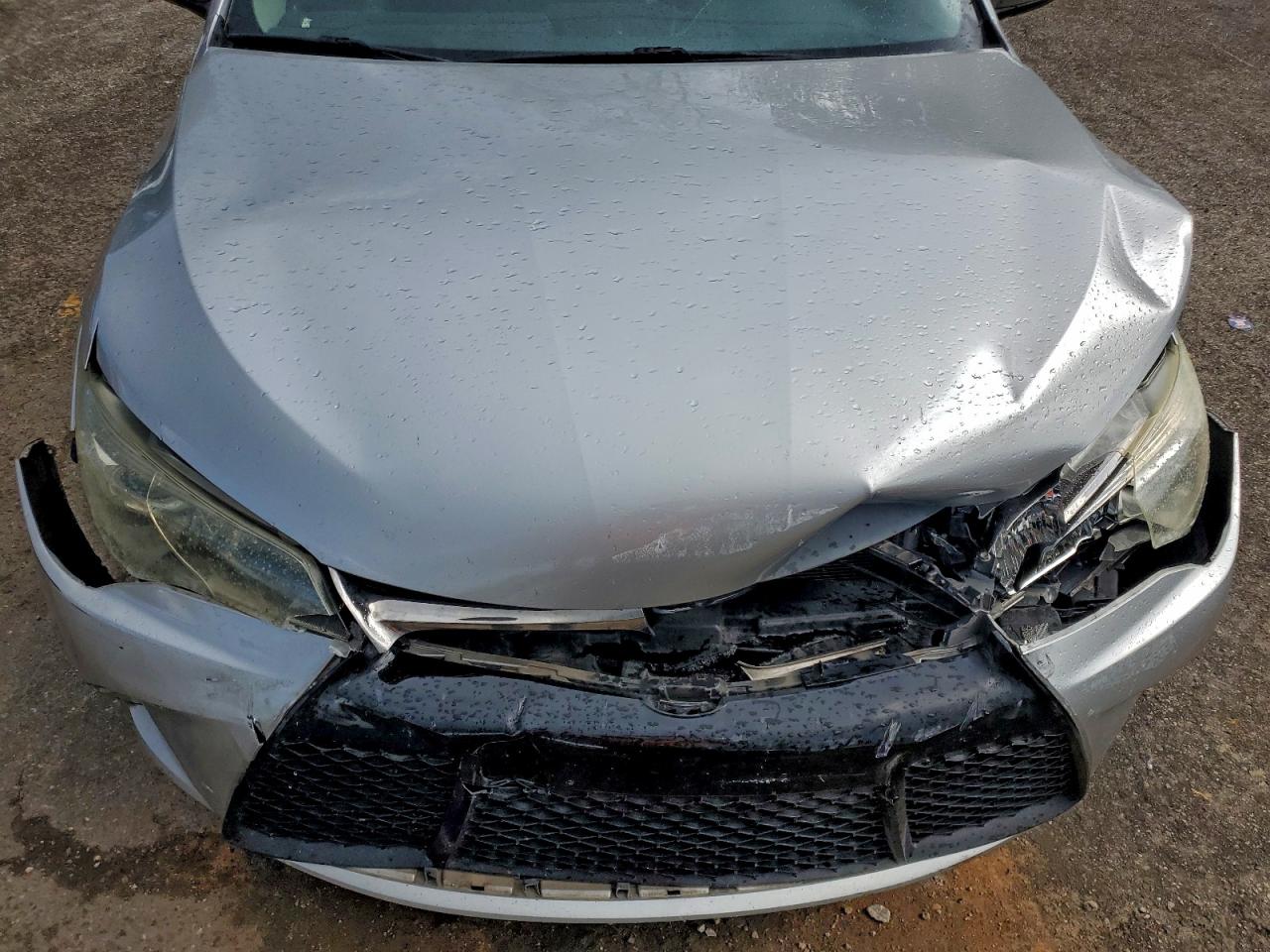2016 TOYOTA CAMRY SE photo 11