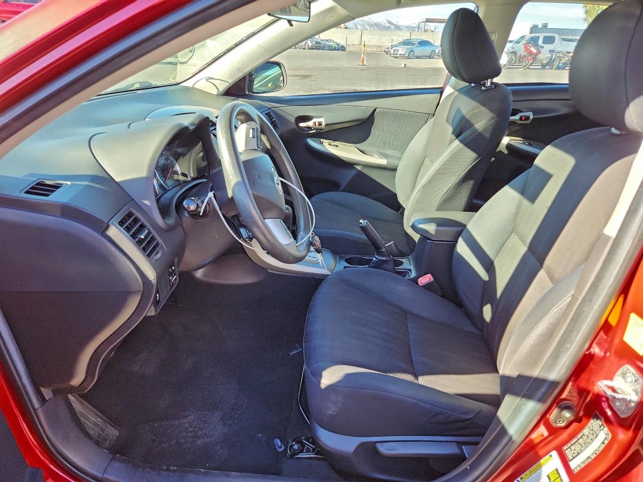 2011 TOYOTA COROLLA photo 7