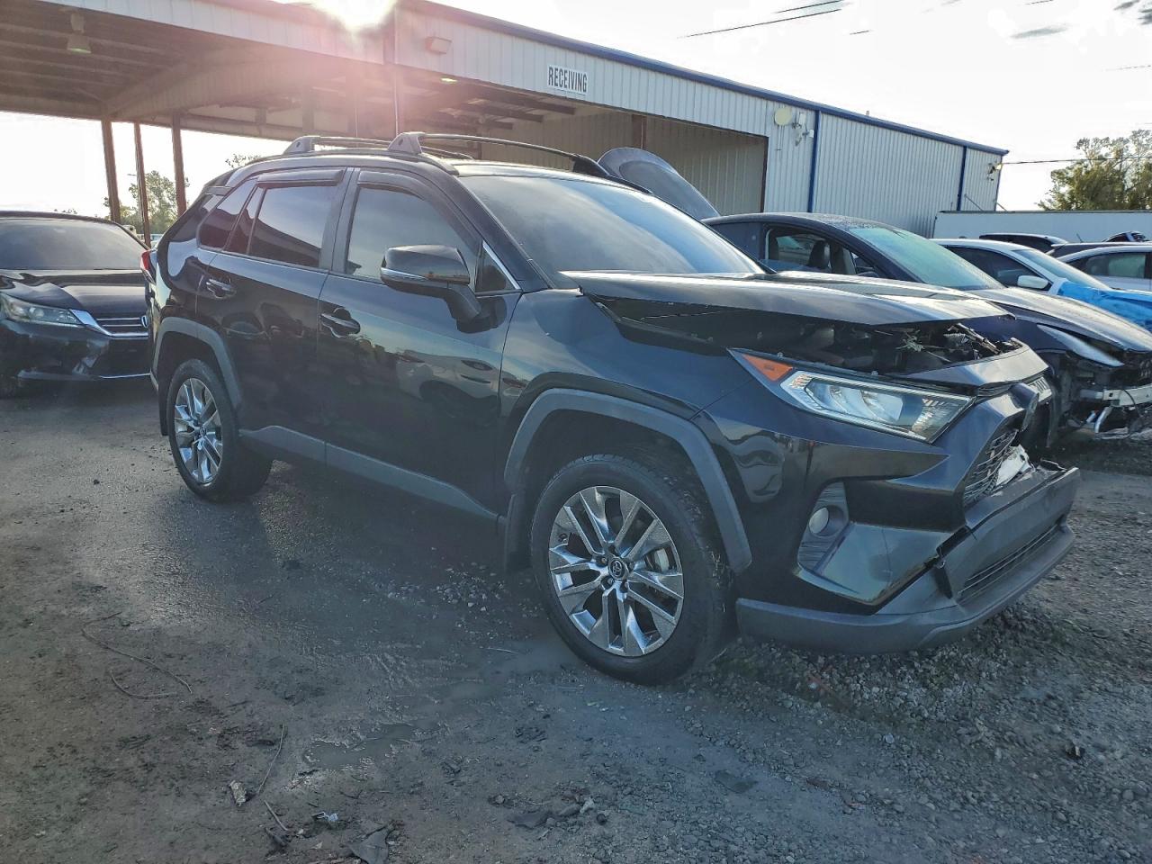 2019 TOYOTA RAV4 XLE PREMIUM photo 4