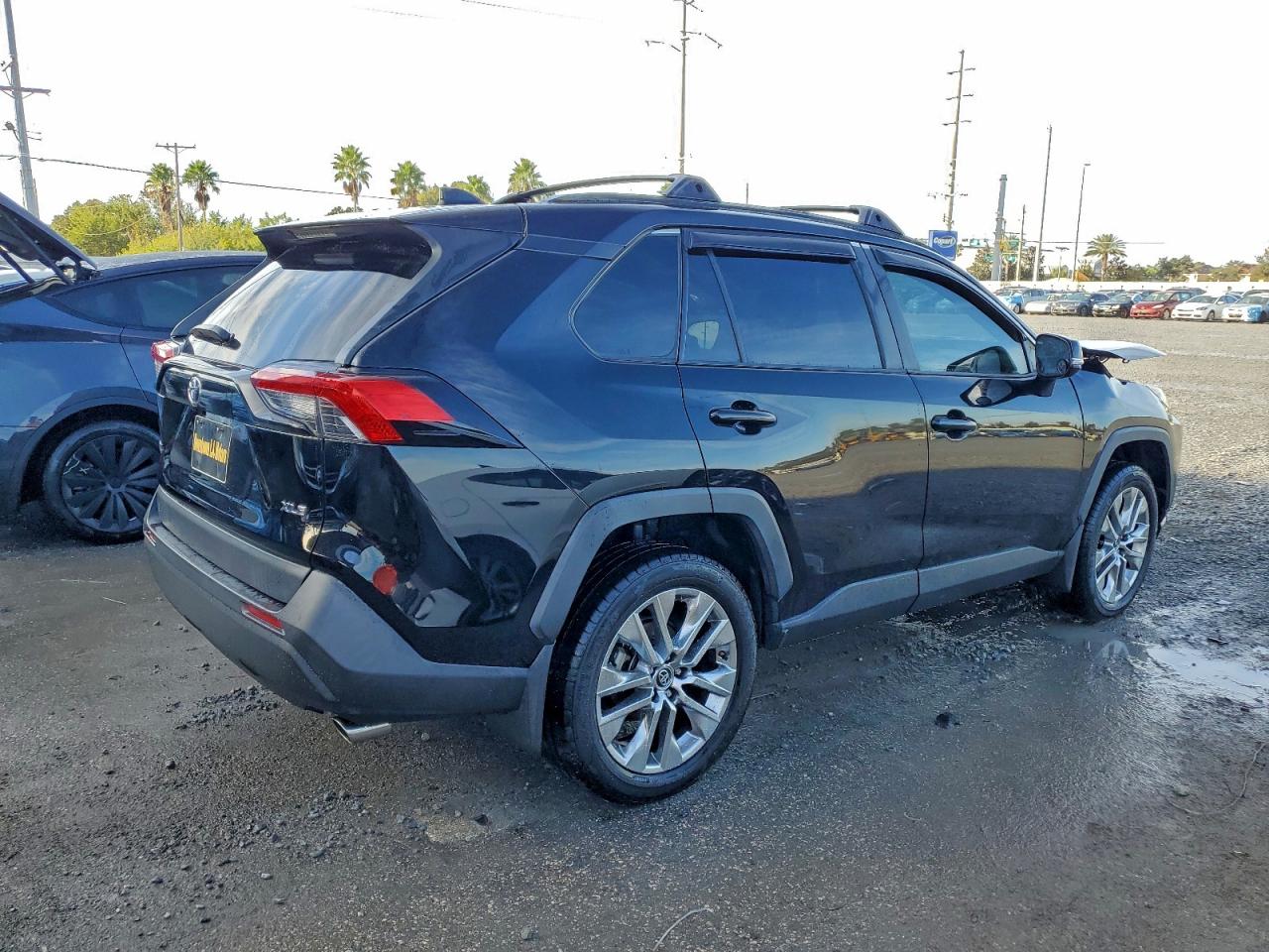 2019 TOYOTA RAV4 XLE PREMIUM photo 3