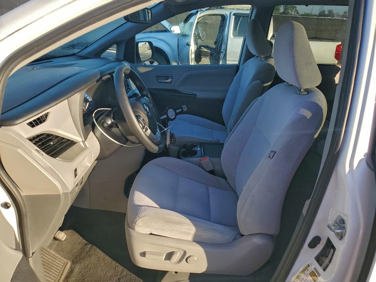 2020 TOYOTA SIENNA LE 8-PASSENGER photo 13