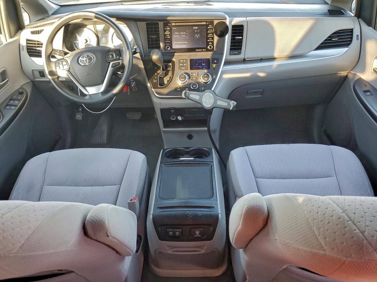 2020 TOYOTA SIENNA LE 8-PASSENGER photo 15