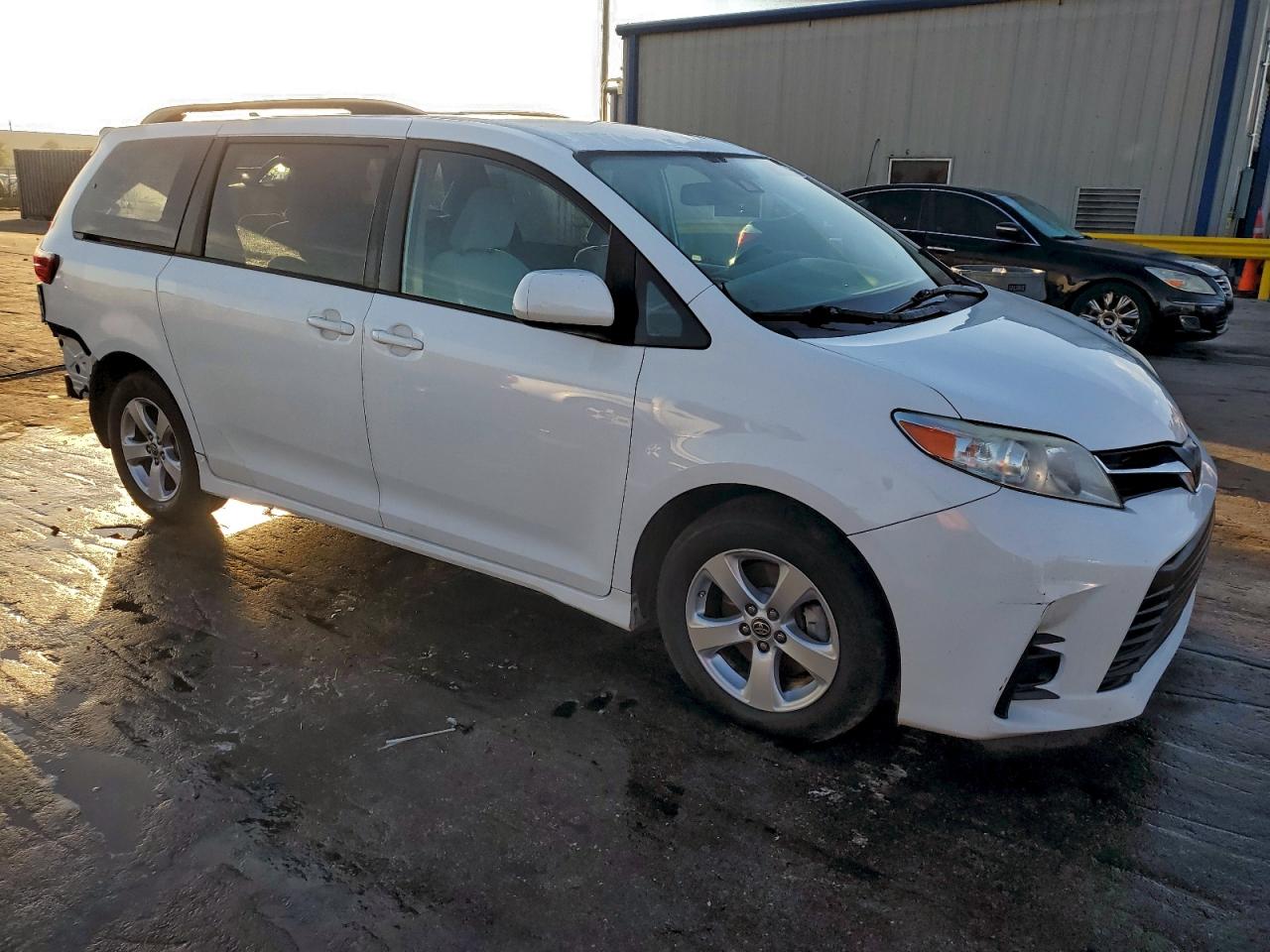 2020 TOYOTA SIENNA LE 8-PASSENGER photo 7