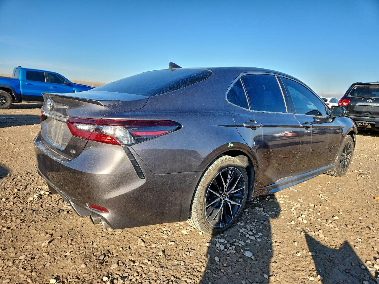 2021 TOYOTA CAMRY SE photo 3