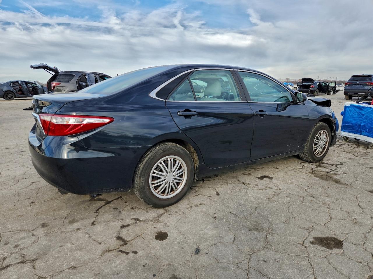 2017 TOYOTA CAMRY LE photo 5