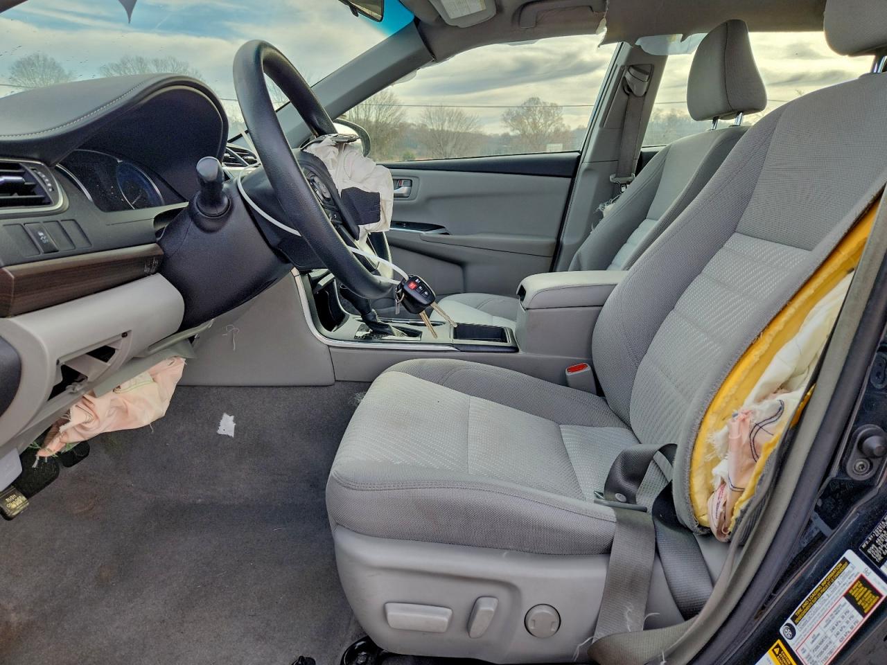 2017 TOYOTA CAMRY LE photo 13