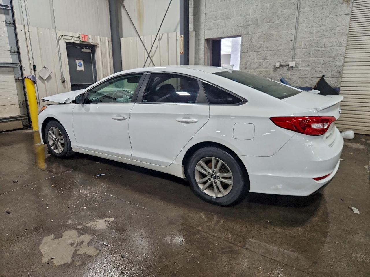 2015 HYUNDAI SONATA SE photo 3