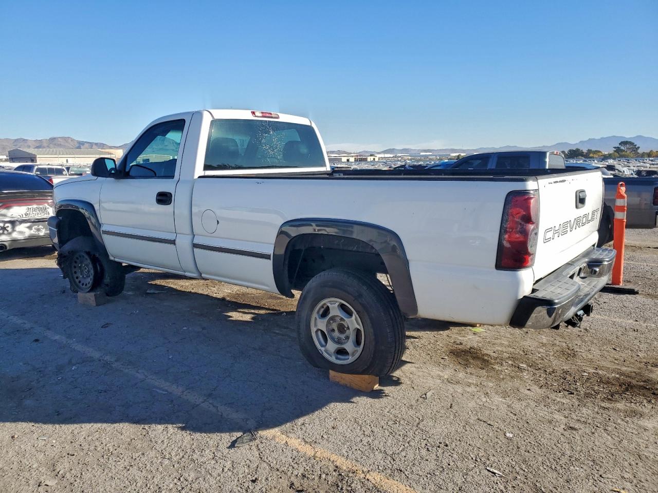 2006 CHEVROLET SILVERADO C1500 photo 2