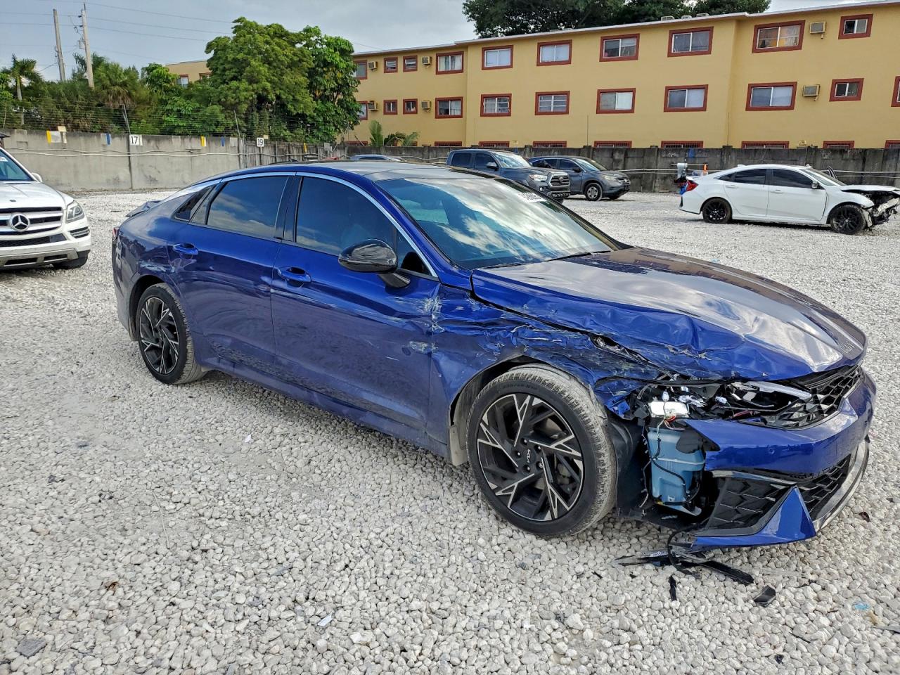 2025 KIA K5 GT-LINE photo 4