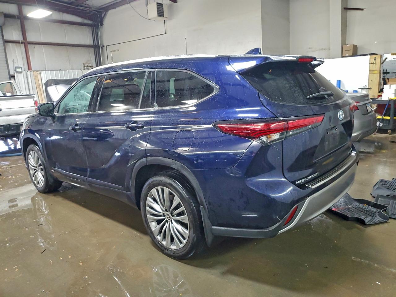 2022 TOYOTA HIGHLANDER HYBRID PLATINUM photo 2