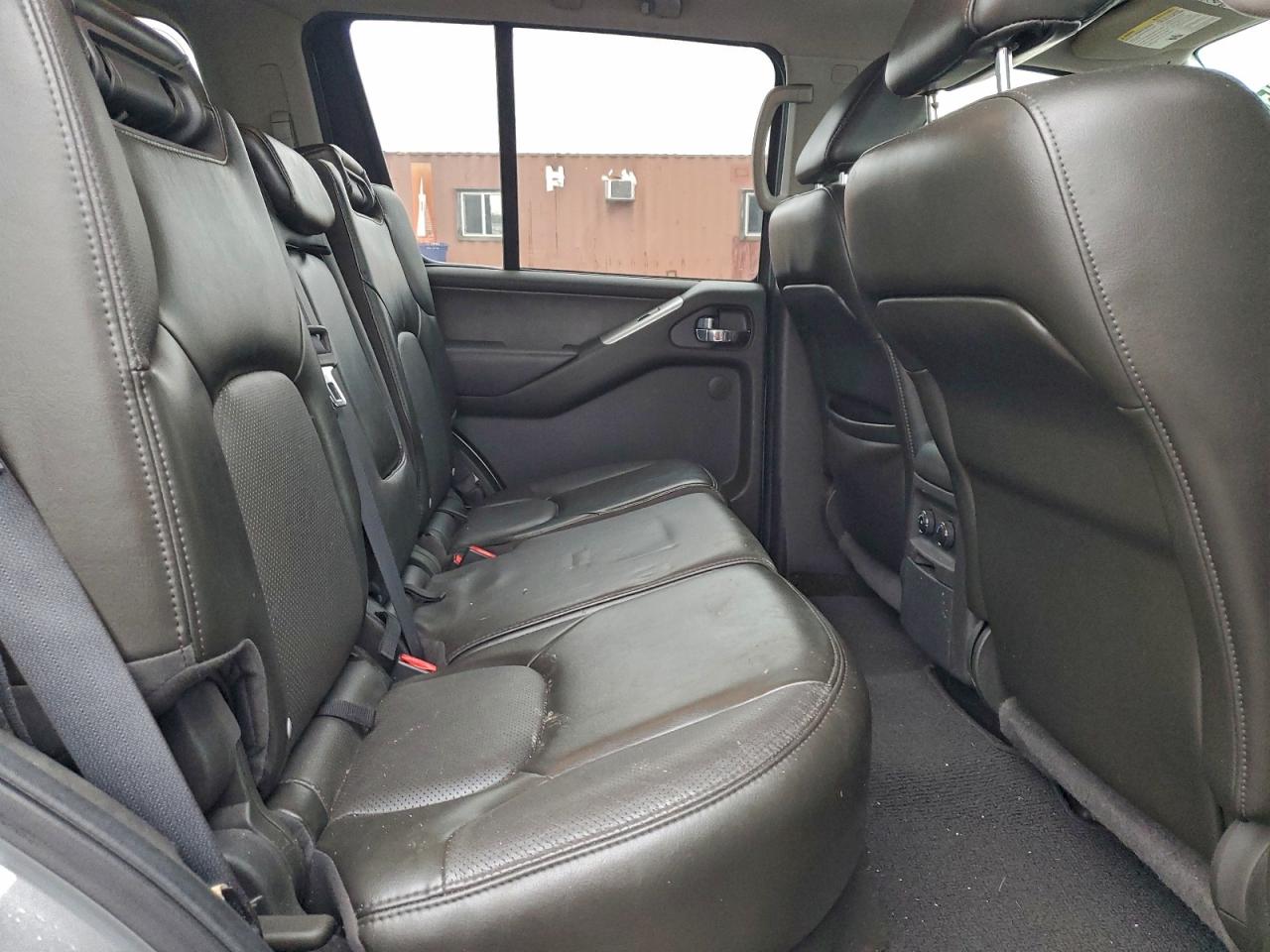 2012 NISSAN PATHFINDER S photo 31
