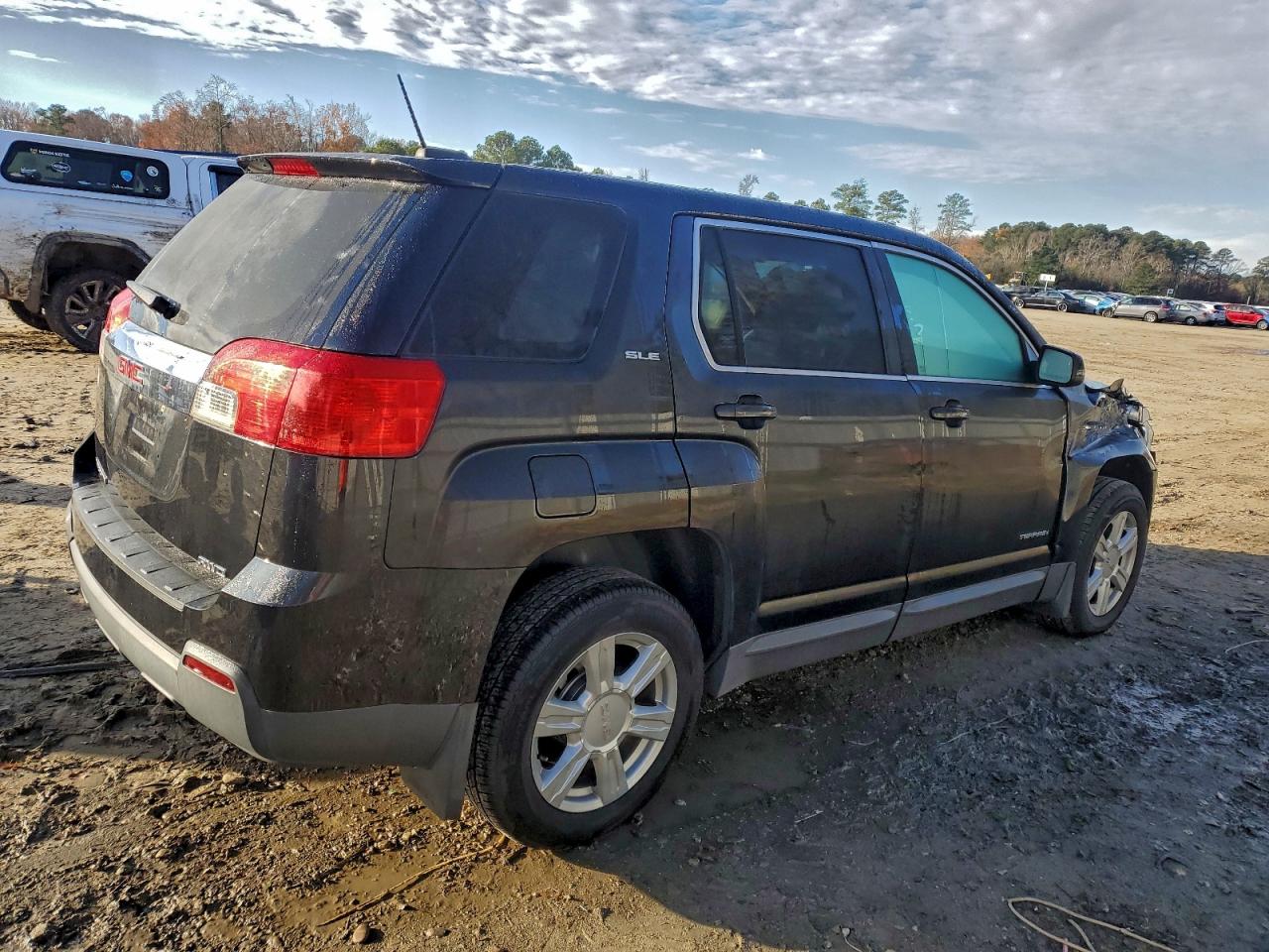 2015 GMC TERRAIN SLE photo 5