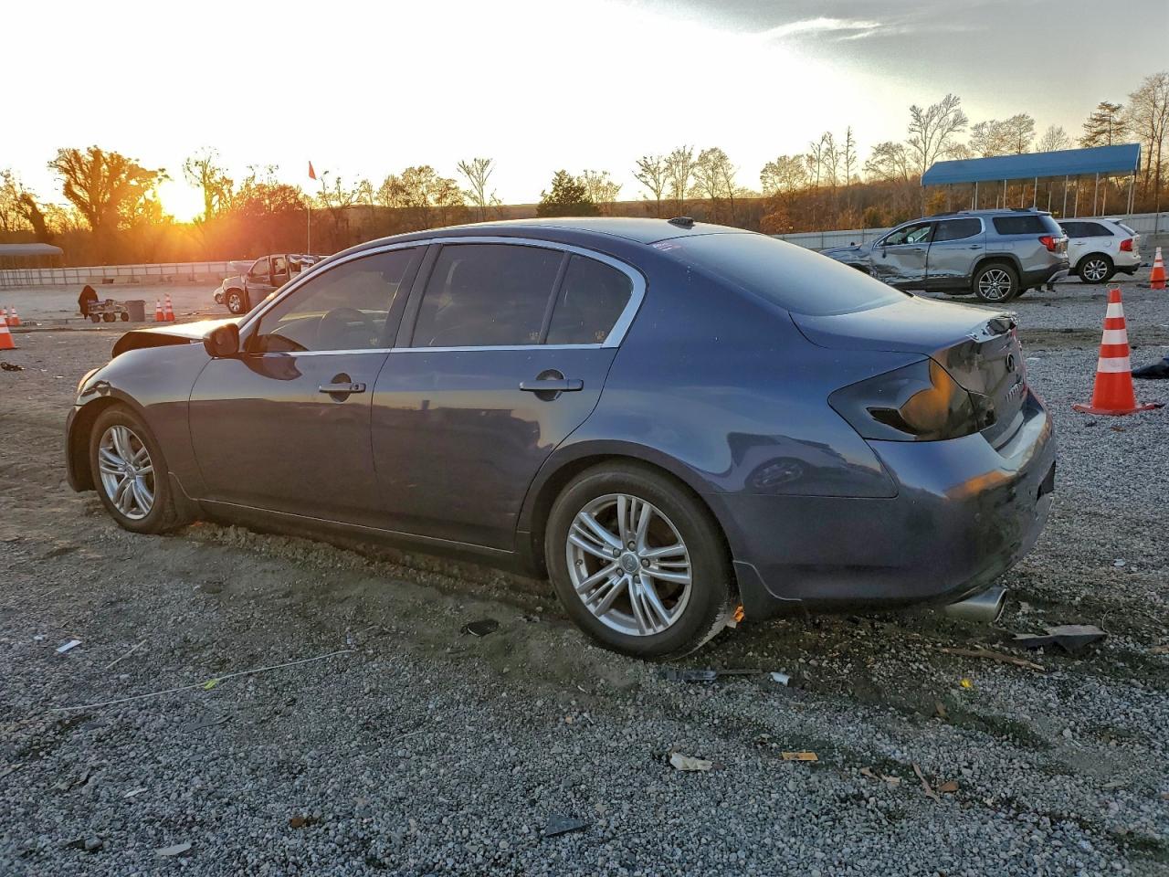 2010 INFINITI G37 photo 4
