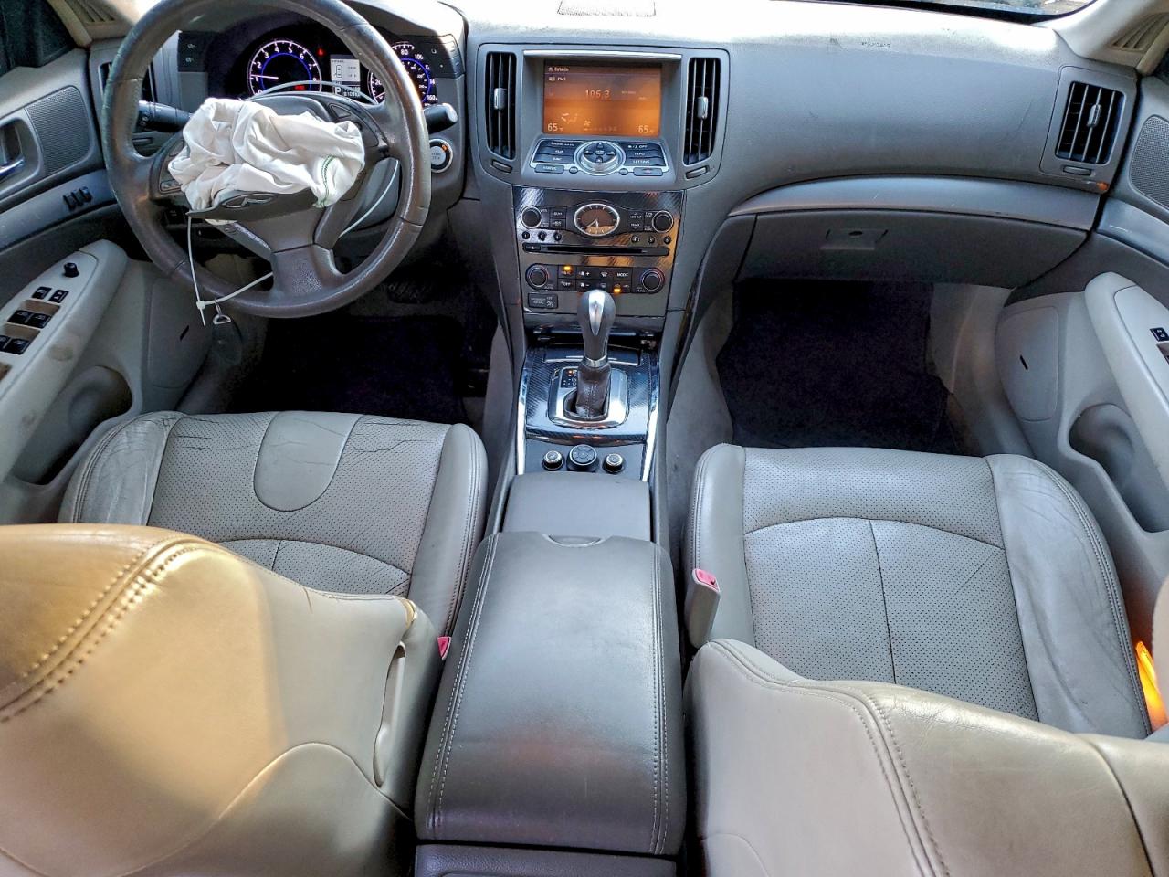 2010 INFINITI G37 photo 22