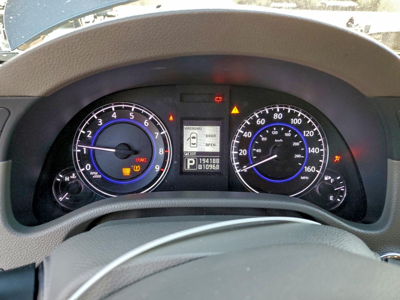 2010 INFINITI G37 photo 25