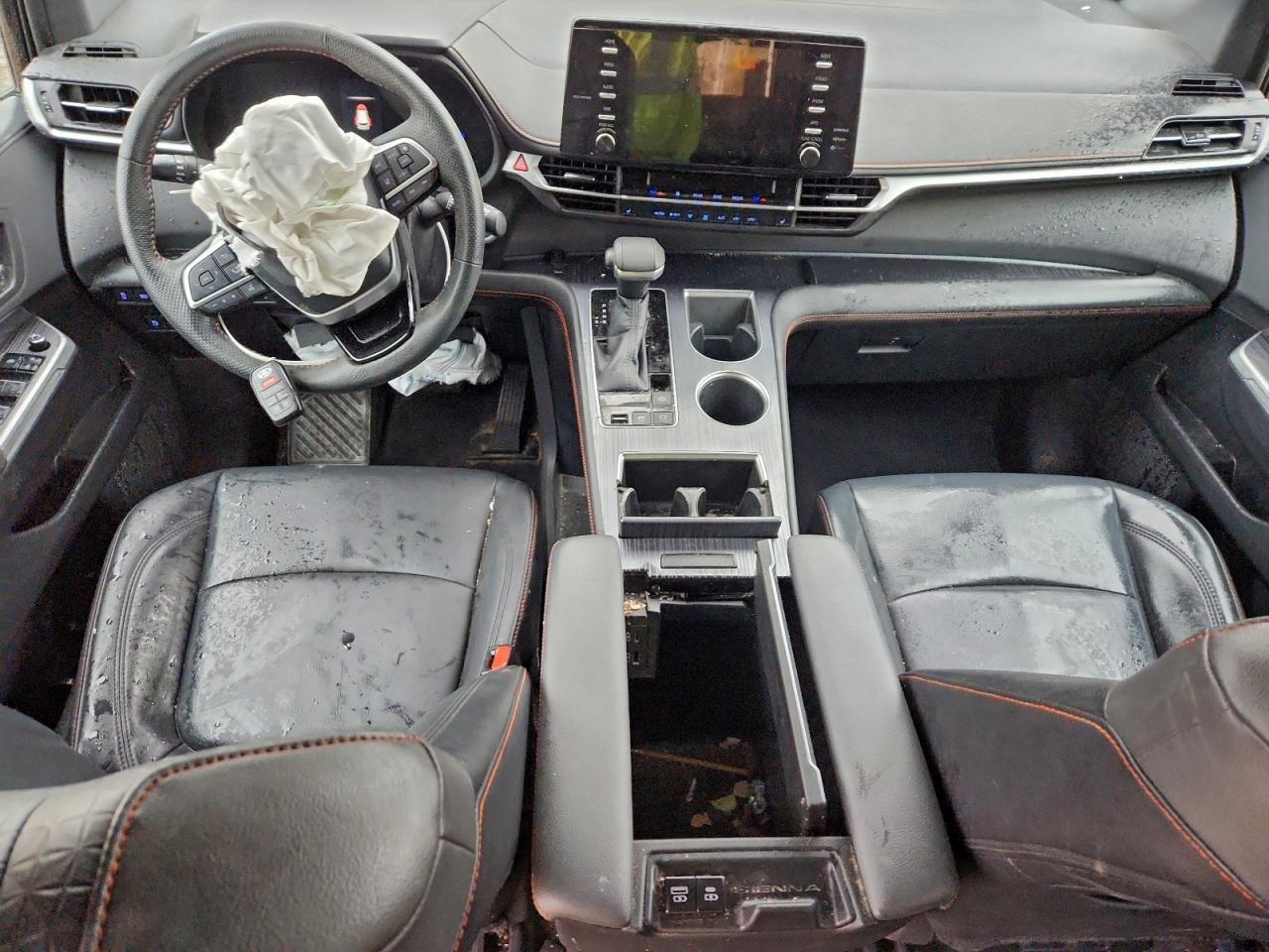 2022 TOYOTA SIENNA XSE photo 22