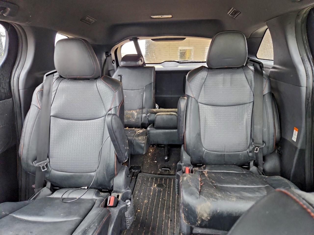 2022 TOYOTA SIENNA XSE photo 28