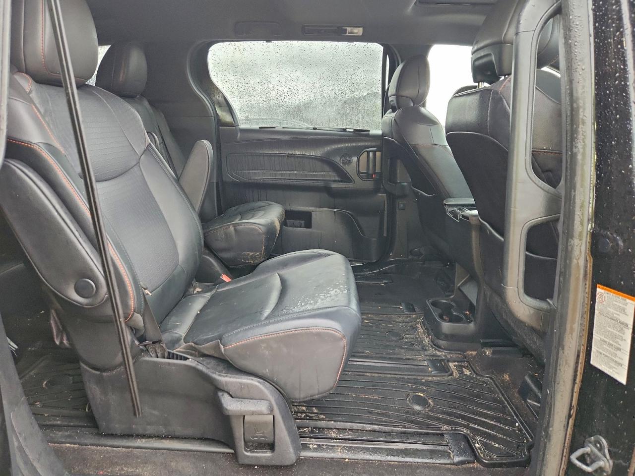 2022 TOYOTA SIENNA XSE photo 31
