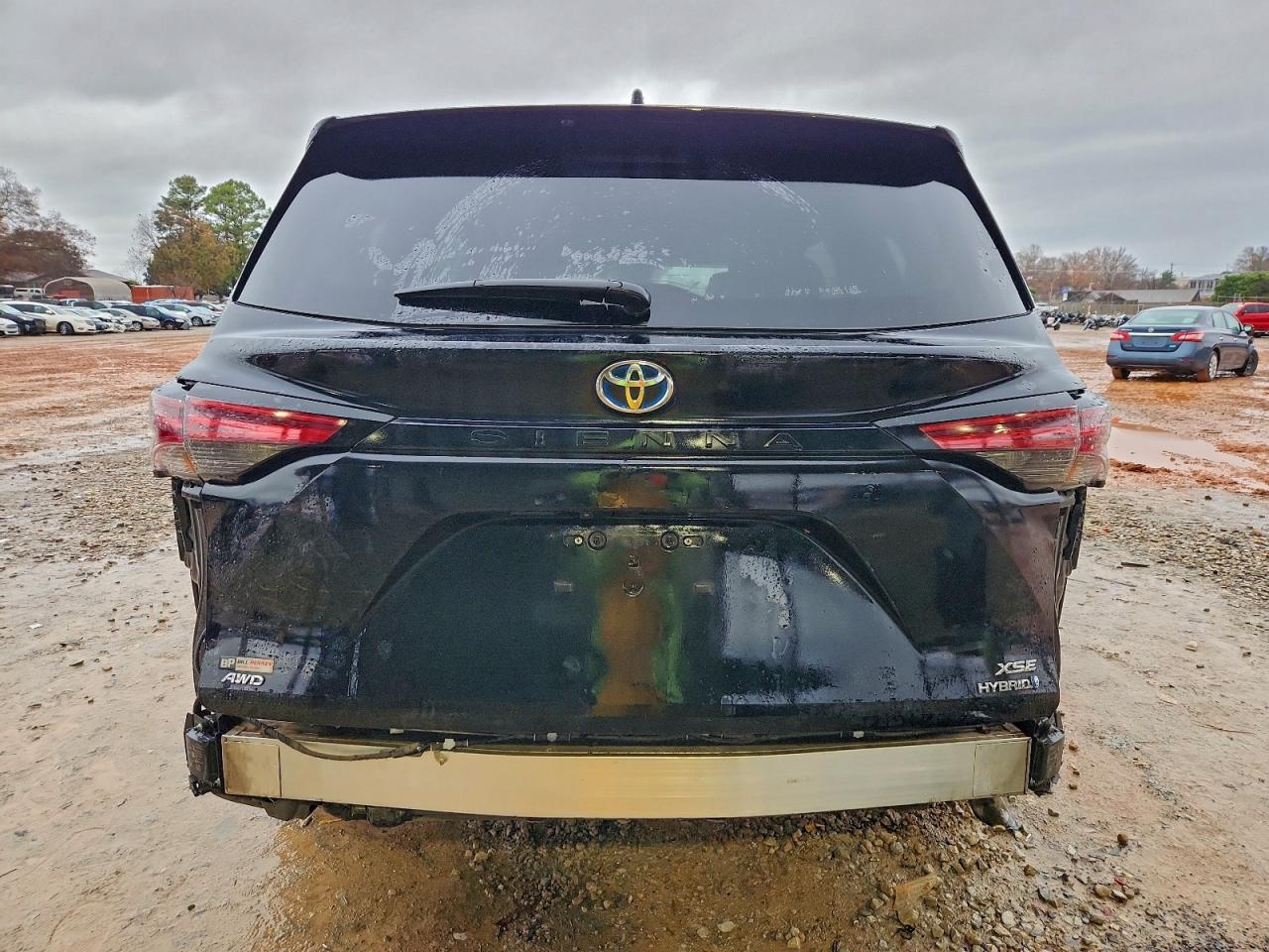 2022 TOYOTA SIENNA XSE photo 16