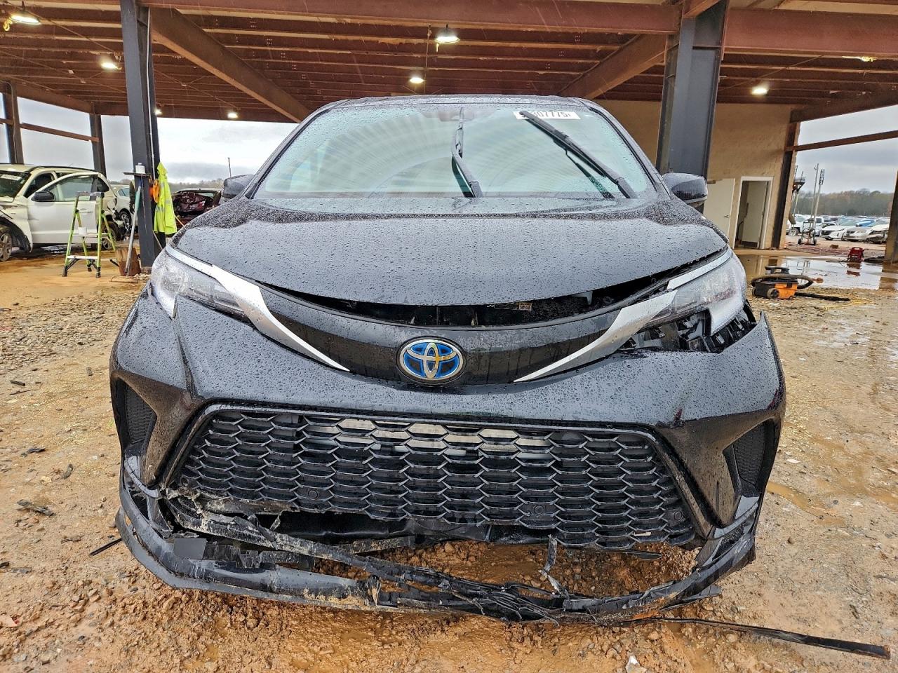 2022 TOYOTA SIENNA XSE photo 13