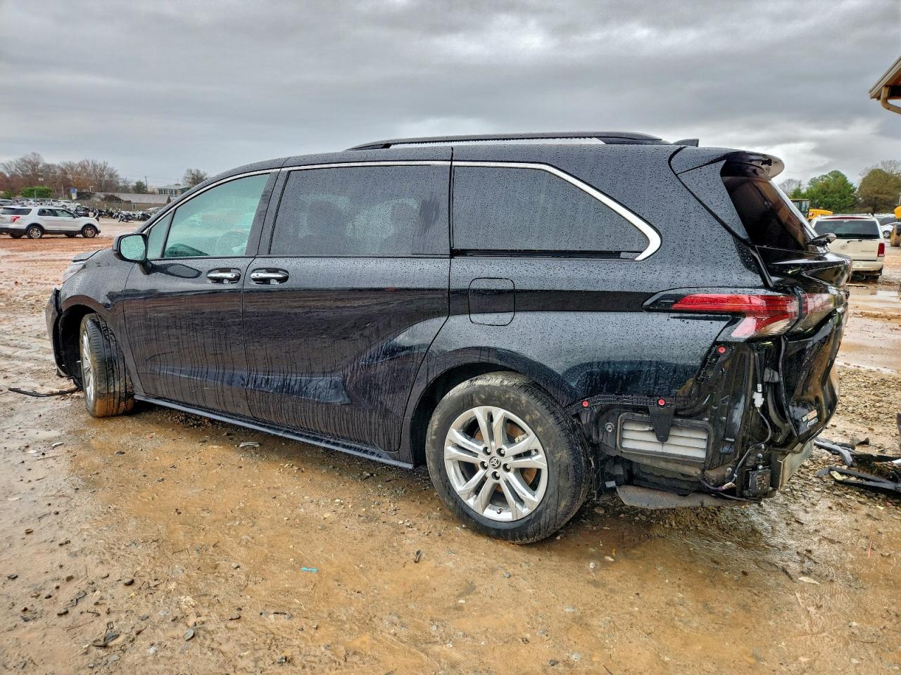 2022 TOYOTA SIENNA XSE photo 4