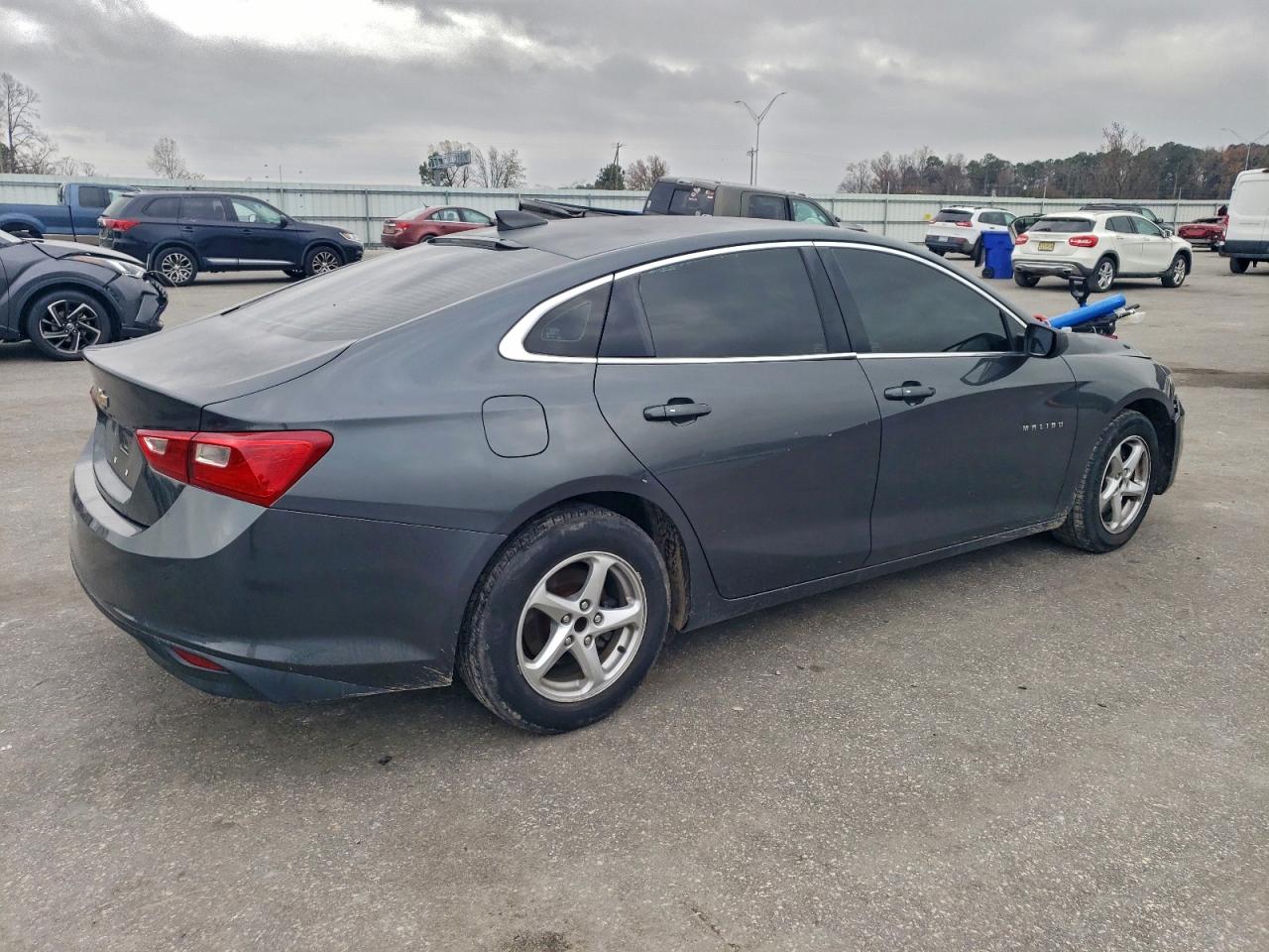 2017 CHEVROLET MALIBU LS photo 3