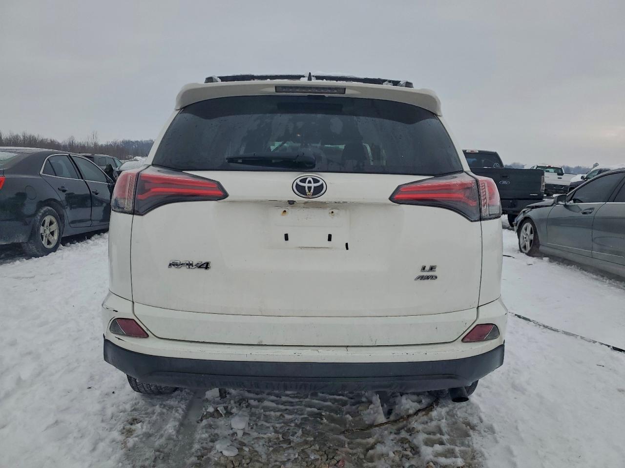 2016 TOYOTA RAV4 LE photo 16