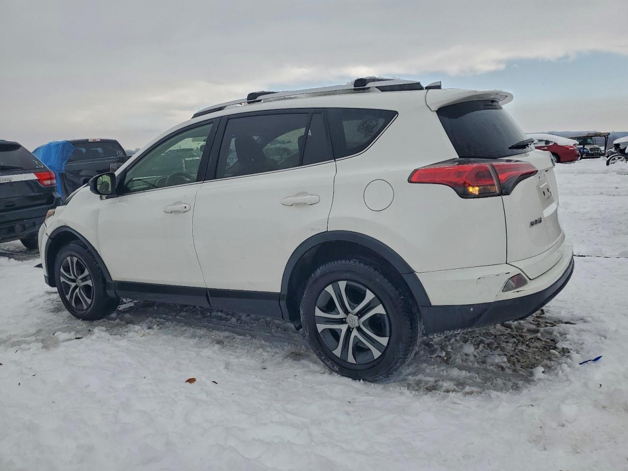 2016 TOYOTA RAV4 LE photo 4